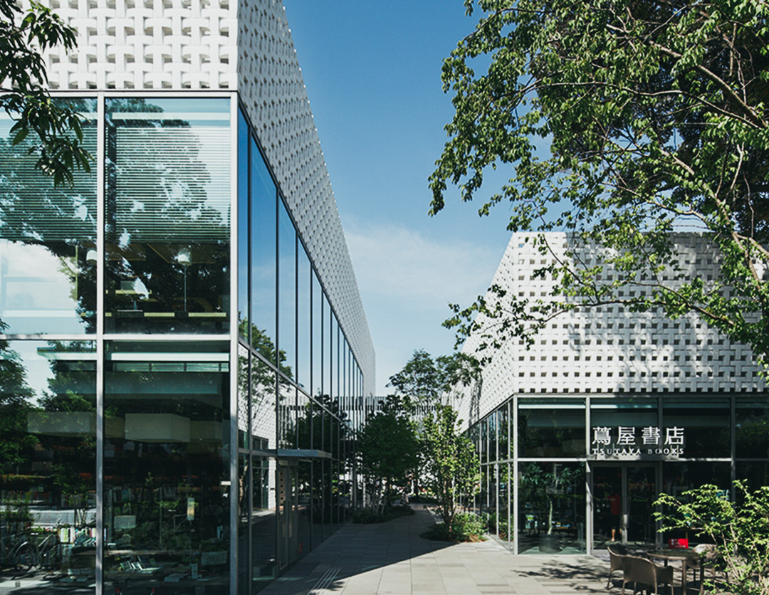 2011年12月東京都渋谷区に<br>代官山 蔦屋書店を中核とする、「代官山 <br class="sp_appear">T-SITE」を開業