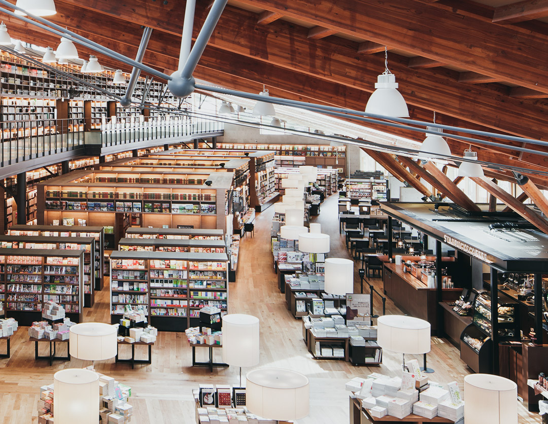 2013年4月佐賀県武雄市の<br>「武雄市図書館・歴史資料館」を指定管理者として運営開始