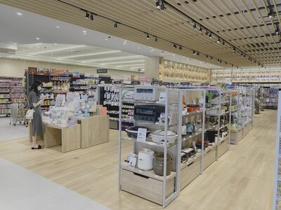 20210812_TSUTAYA BOOKSTORE 藤の木004.JPGのサムネイル画像