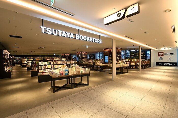 TSUTAYABOOKSTOREMARUNOUCHI_02.jpg