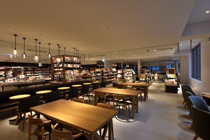 TSUTAYABOOKSTOREMARUNOUCHI_05.jpg